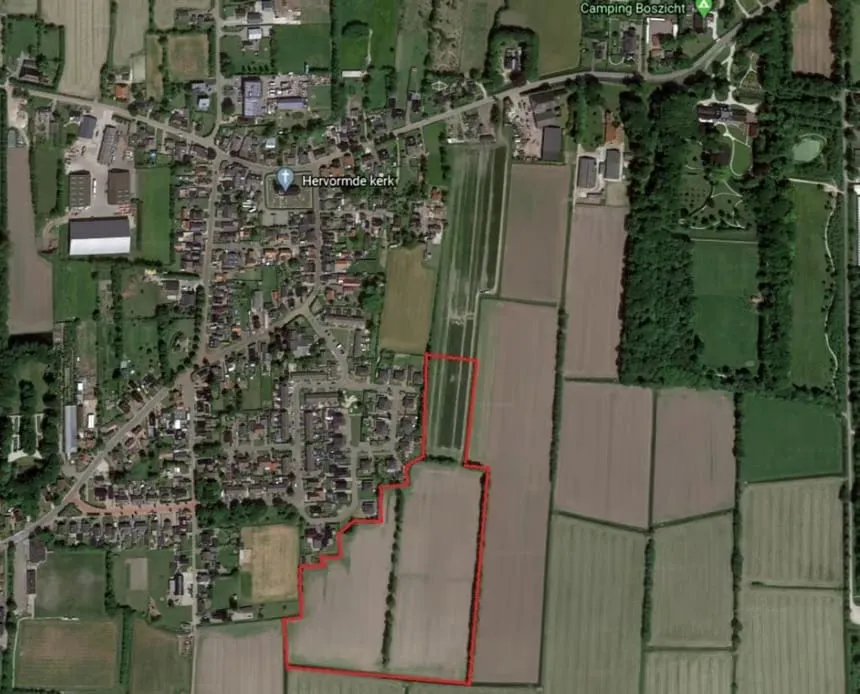 Luchtfoto van Driezum met de ligging van Wenplan aan de oostkant van het dorp